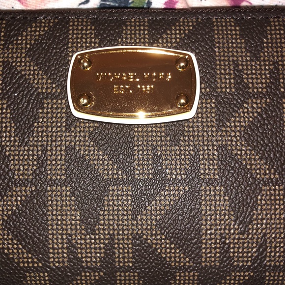 Michael Kors Logo Smartphone Wristlet - Picture 3 of 5
